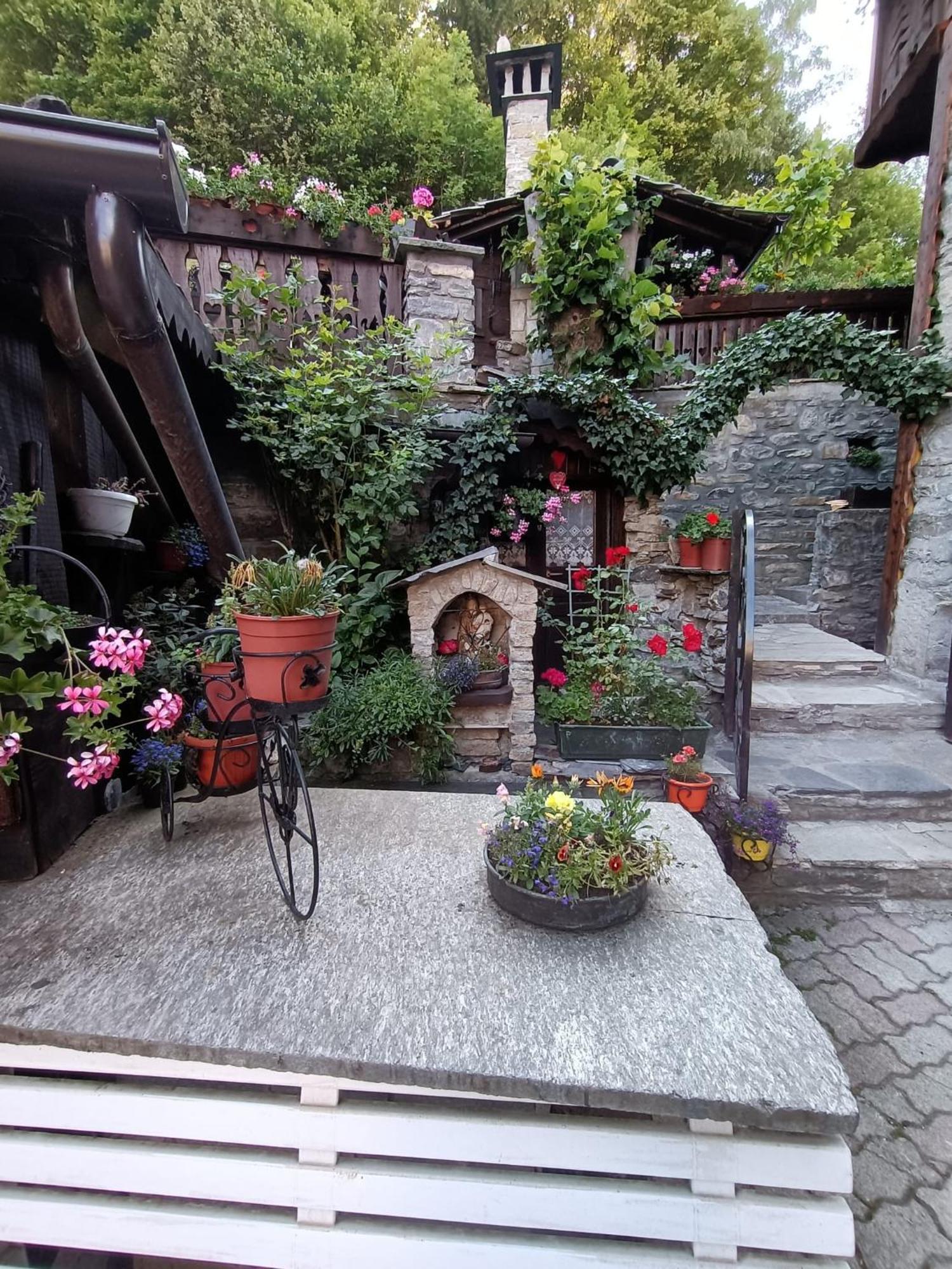 Ferienwohnung Le Grenier de Olga e Mario Pré-Saint-Didier Exterior foto