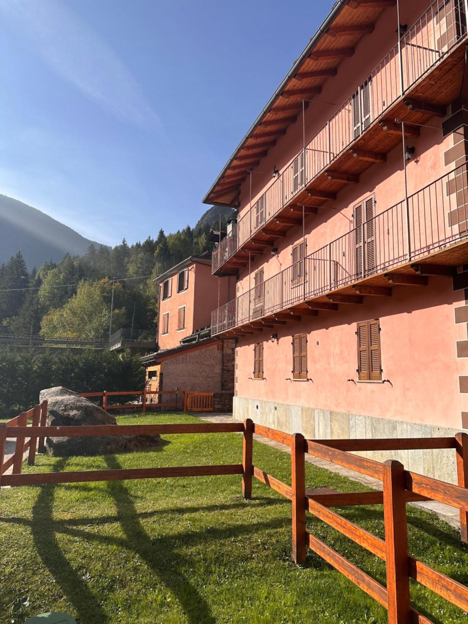 Ferienwohnung Le Grenier de Olga e Mario Pré-Saint-Didier Exterior foto